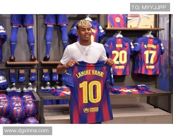 现役足球明星的传奇故事与赛场风采全解析 现役足球明星的传奇故事与赛场风采全解析